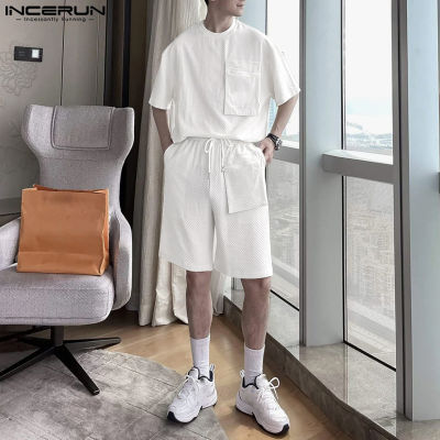 INCERUN เสื้อแขนสั้นสำหรับผู้ชาย2ชิ้น + ชุดกางเกงขาสั้นผ้ายืดหยุ่นธรรมดาลายตาข่ายแบบสปอร์ต (สไตล์เกาหลี)