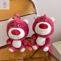 DIA WJS สีชมพูร้อนๆ กระเป๋าเป้หมีสตรอเบอร์รี่ lotso ตุ๊กตาผ้าพลัฌ สัตว์สัตว์สัตว์ กระเป๋าของเล่นยัดไส้ หวานหวานแหววว จุได้มาก กระเป๋าสะพายลายการ์ตูน หญิง/นักเรียน