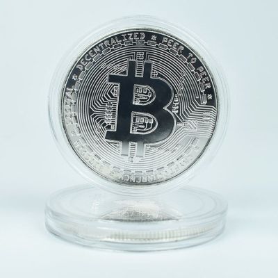 40Mm เหรียญ Bitcoin ชุบทอง Btc Xrp Ltc Eth Doge Cardano Iota Fil โลหะ Cryptocurrency เหรียญกับเคสโปร่งใส