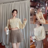 SLYQ BANOFFE KNIT CROP CARDIGAN TOP เสื้อคาร์ดิแกนทรงครอป แขนยาว ผ้าไหมพรม สีครีมเหลือง/เทาเข้ม