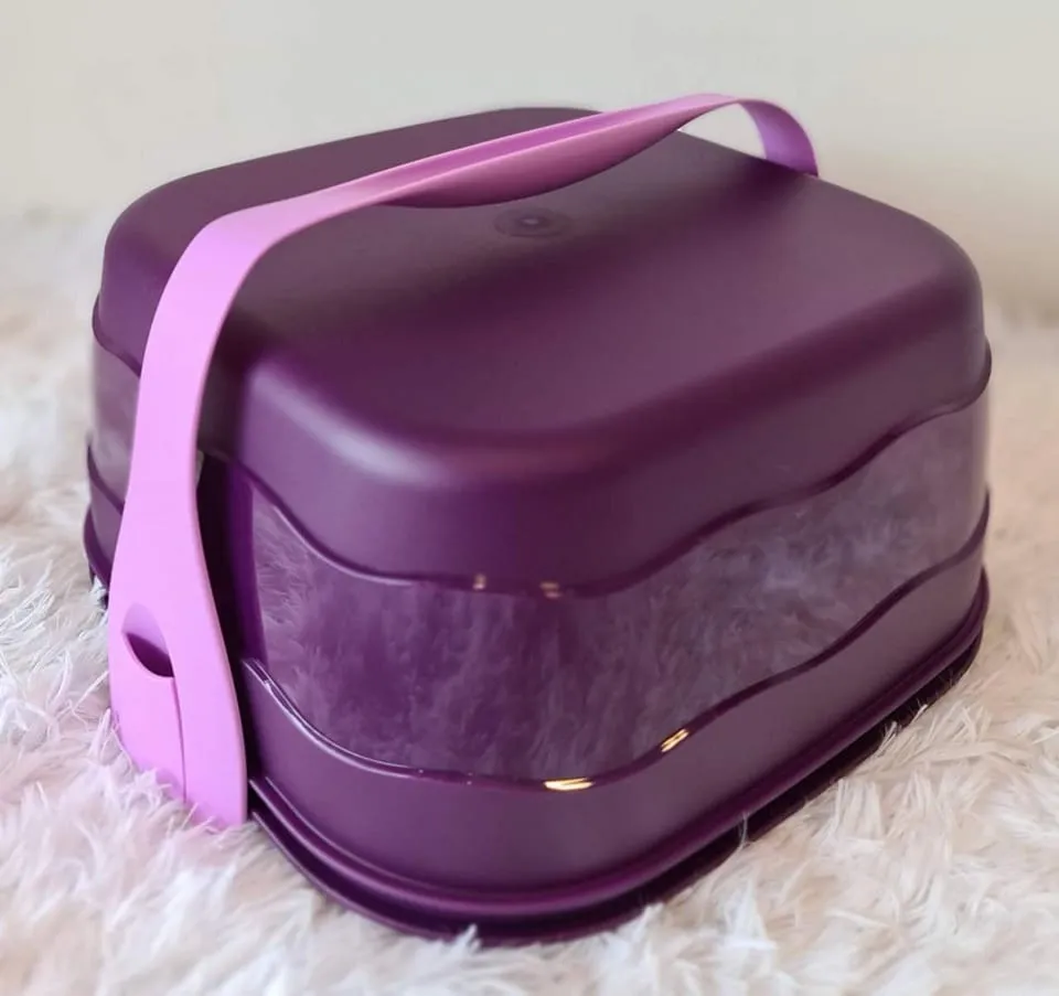 Tupperware 6L cake carrier, Furniture & Home Living, Kitchenware &  Tableware, Other Kitchenware & Tableware on Carousell