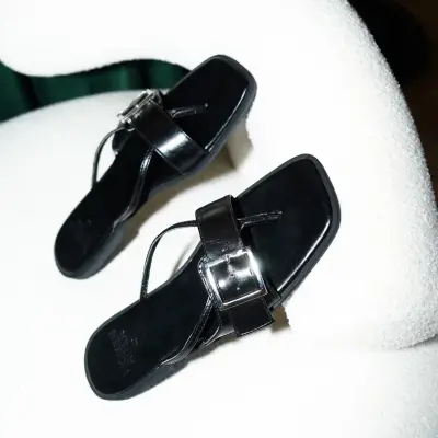 womenager - Kimber Black leather รองเท้าผู้หญิง รองเท้าแตะแฟชั่น สวมใส่ง่าย