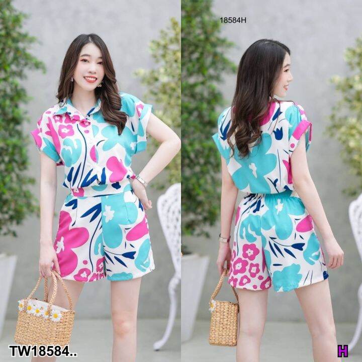 tw18584-set-2-ชิ้น-เสื้อแขนพับลายกราฟฟิก-กางเกงขาสั้น