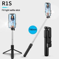 2021 New Wireless bluetooth selfie stick foldable mini tripod with fill light shutter remote control for IOS Android Smart phone Selfie Sticks