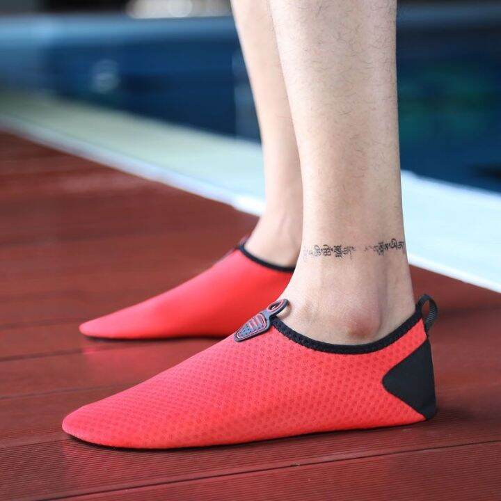 hot-sale-couple-beach-shoes-swimming-barefoot-skin-fitting-soft-non-slip-anti-cut-mens-snorkeling-wading