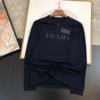 SPOT Prada เสื้อสเวตเตอร์แบบสวมหัวแขนยาวพิมพ์ลายตัวอักษรฤดูใบไม้ร่วงและฤดูหนาวสำหรับผู้ชายและผู้หญิงเรียบง่ายลำลองโจ๊กเกอร์แบบเดียวกัน