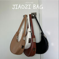 JIAOZI BAG I กระเป๋าสะพายขึ้นไหล่ทรงครึ่งวงกลม กระเป๋าสะพาย กระเป๋าครัช กระเป๋าถือ minibag กระเป๋ารูปครัวซองค์เกาหลี