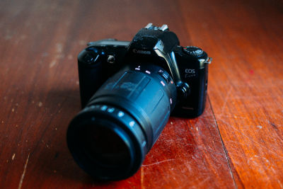 ขายกล้องฟิล์ม Canon EOS Kiss Serial 8822927 พร้อมเลนส์ 100-300mm