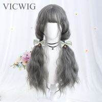 ชุดคอสเพลย์สีเถาองุ่นสำหรับผู้หญิง VICWIG วิกผมสังเคราะห์ดัดม้วนยาวสีม่วงเทาธรรมชาติสีดำบาง