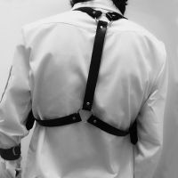 สายรัดหนังแนวพังค์สำหรับผู้ชายสายรัดเข็มขัดมีสายรัดรัดที่หน้าอกชุดชั้นในแบบสายไขว้ทาส O-R โลหะ