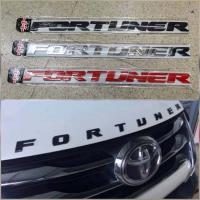 ป้าย fortuner ฝากระโปรงหน้าทุกรุ่น มี 3 สี สีดำ สีชุบโครเมี่ยม สีแดงจำนวน1ชุด  * **จบในร้านเดียว**จัดส่งไว