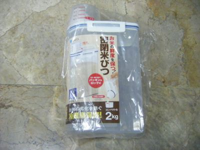 ที่เก็บข้าวสารญี่ปุ่น 2 กิโลกรัม Anti Bac พร้อมถ้วยตวง จัดเก็บได้ทั้งแนวตั้งและ แนวนอน แบรนด์ ASVEL