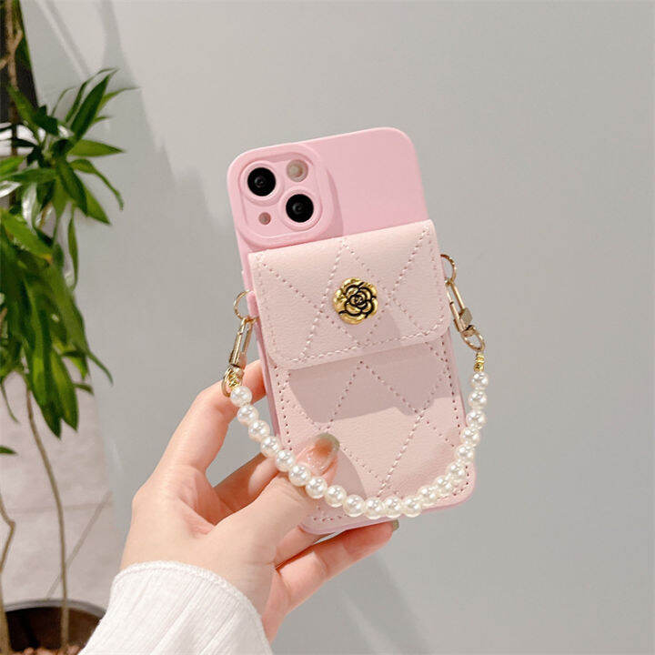 fashion20233d-camellia-สร้อยข้อมือมุกกรณีศัพท์สำหรับ-14พลัส13-12-11-pro-xs-max-xr-x-สายคล้องมือช่องเสียบการ์ดหนัง-pu-ปก