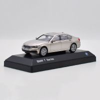 Diecast 1:43ชุด BMW เยอรมันใหม่7ชุดรถเก๋งสีเทาคลาสสิกตุ๊กตาคริสต์มาสกวางเรนเดียร์รถโลหะผสมแสดงของที่ระลึก