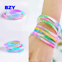 Bzy 10 ชิ้นตัวอักษรที่มีสีสันพิมพ์ส่องสว่างซิลิโคนกีฬาสร้อยข้อมือและกำไลเรืองแสงออกกำลังกายสายรัดข้อมือ