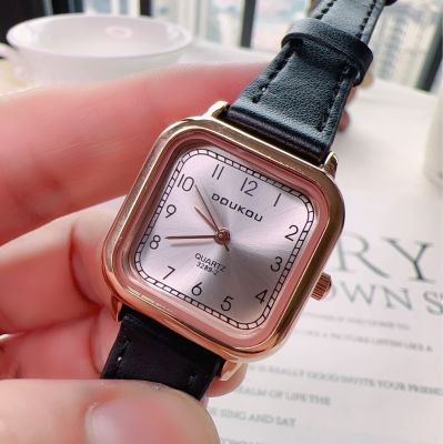 นาฬิกาผู้หญิงสปอตไลท์หรูหราเบาๆสำหรับนาฬิกาควอตซ์ลำลองทรงสี่เหลี่ยมใหม่ของผู้หญิง