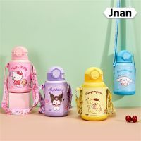 ?Jnan?กระติกน้ำเก็บความเย็น Sanrio 500มล. พร้อมสายรัดที่สามารถปรับได้แบบพกพาถ้วยพร้อมหลอดถ้วยการ์ตูนน่ารักลายการ์ตูน Kuromi KT ซินนามอนสุนัขของขวัญเด็ก【พร้อมส่ง + รหัส】