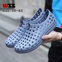 WZZ Mens rubber ankle sandals Mens sandals Mens beach shoes Mens hole shoes casual shoes Breathable and non-slip[39-44]รองเท้าแตะข้อเท้ายางผู้ชายรองเท้าแตะผู้ชายรองเท้าชายหาดชายรองเท้ารูรองเท้าระบายอากาศและลื่น