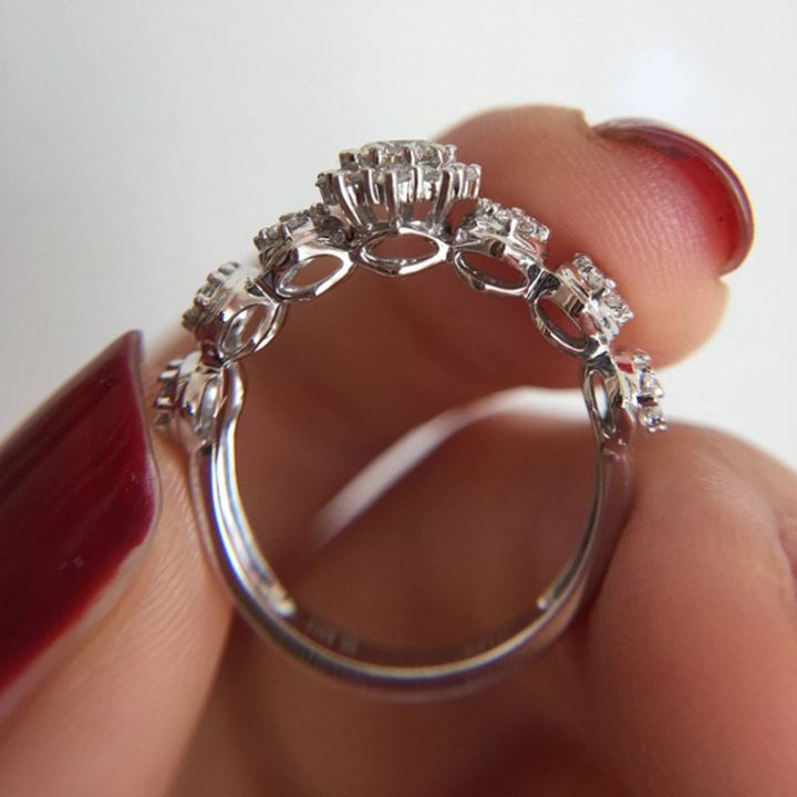 แหวนเพทายผู้หญิงประดับเพชรทองคำขาวสุดสร้างสรรค์แบบข้ามพรมแดนในยุโรปและไฟประดับงานแต่งงานสุดหรูขายส่ง