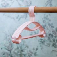 MUJI High-end non-slip and windproof bold thick non-marking hanger hanger for adult household cool clothes hanger drying hanger plastic hanger