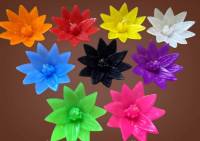 ( 1 แพ็ค มี 20ดอก) เทียนดอกไม้ลอยน้ำ มี 9 สี ดอกขนาด 7 เซนติเมตร มีแบบดอกปลายแหลมและดอกบัวกลีบ 2 ชั้น ลอยหน้าพระประจำวันเกิด ลอยสะเดาะเค
