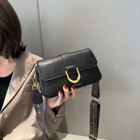 ∋✤✒ Wide shoulder strap bag womens 2023 autumn and winter new Korean style fashion one shoulder small square bag retro versatile texture Messenger bag