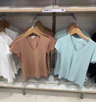 Uniqlo เสื้อยืดแขนสั้นคอวีสบายๆของผู้หญิงบ้านในฤดูร้อนของ2023เส้นด้ายทอที่ทำสัญญาเสื้อยืดปลูกฝังศีลธรรมของคน456005โจ๊กเกอร์