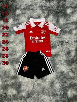 ชุดกีฬาเด็กทีม (Arsenal) ใหม่ล่าสุดปี 22/23 มีชุดเหย้ากับชุดเยือนปีมีไซส์ 14-30 เด็กอายุ 1 ขวบถึง 14 ขวบ (เสื้อพร้อมกางเกง)] คุณส่ง
