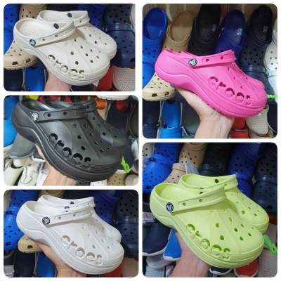 รองเท้าแตะผู้หญิง Crocs Classic Platform รองเท้าผู้หญิง รองเท้ารัดส้น รองเท้าแตะลำลอง crocs ผู้หญิง รองเท้าเผื่อสุขภาพ
