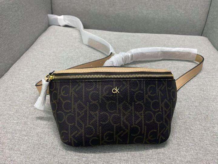 HCM]Túi đeo chéo/túi bao tử Calvin Klein CH 100% 