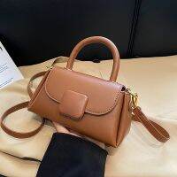 [Free ship] Cross-border retro clamshell womens 2023 new autumn and winter all-match square female messenger high-end shoulder