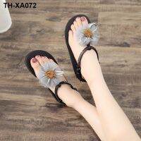 2020 new summer flower sandals flat bottom Korean version all-match casual non-slip open-toed pinch holiday beach shoes women