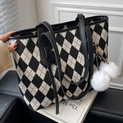 Popular this year the super natural fire bag capacity of 2021 new fashion sense single shoulder bag qiu dong commuter tote bags