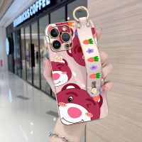 Volans เคสสำหรับ Apple iPhone 15 Plus 15 Pro Max พร้อมสายรัดข้อมือขอบสี่เหลี่ยมนิ่มลายการ์ตูนน่ารักหมี Lotso ชุบเคสโทรศัพท์เคสโทรศัพท์นิ่มสุดหรูชุบ