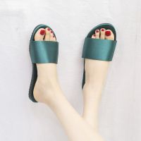 READY STOCK Sandals Slippers lip Flops