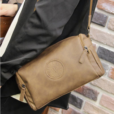 กระเป๋าผู้ชายฉบับภาษาเกาหลีกระเป๋าลำลองขนาดเล็กกระเป๋าทรงอานม้าอินเทรนด์