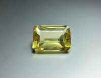 เลมอนควอตซ์ (Lemon Quartz) "อัญมณีแห่งโชค" ทรง Emerald cut  น้ำหนัก 15.35 ct ขนาด 13.1x8.4x18.8 mm พลอยแท้ 100% ราคาดี