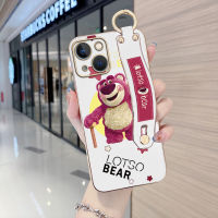 เคสสำหรับ Apple โทรศัพท์ iPhone 15 Plus 15 Pro Max พร้อมสายรัดข้อมือเคสขอบสี่เหลี่ยมนิ่มลายการ์ตูนน่ารักลายหมี Lotso ชุบเคสโทรศัพท์หรูหราชุบเคสโทรศัพท์นิ่ม