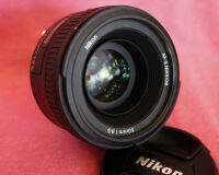 Nikon AF-S DX NIKKOR 50mm f/1.8G เลนส์ AF-S NIKKOR 50 มม. f/1.8G ซึ่งมีมุมมองโดยประมาณใกล้เคียงกับสายตามนุษย์ มีความโดนเด่นในด้านการถ่ายภาพบุคคล ภาพทิวทัศน์