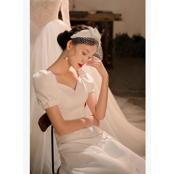 เสื้อผ้าเจ้าสาวทำจากด้ายชุดเดรสแบบสั้นเข้ารูปชุดแต่งงานเจ้าสาวบางเบาทำจากผ้าซาติน-qh024สไตล์เกาหลี