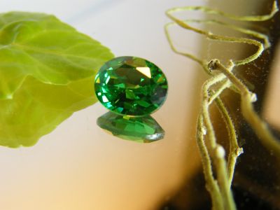 มรกต (1 เม็ด )CZ เพชรรัสเซีย เนื้อแข็ง พลอย รูปไข่ Green Emerald lab made OVAL SHAPE 5.5X4.5 มม mm..0.50 กะรัต carats (1 เม็ด  )