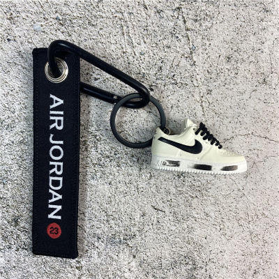 New styleaj พวงกุญแจ AF1 โมเดลรองเท้าผ้าใบแอร์ฟอร์ซวันพวงกุญแจป้ายผ้าจี้กระเป๋าแฟชั่นอิตาลีของขวัญสำหรับแฟน
