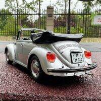 1:18หล่อขึ้นรูปขนาด1973ด้วง1300 Cabriolet เครื่องประดับรถโลหะผสมของขวัญสำหรับเด็กงานอดิเรกของเล่นการแสดงแบบคงที่