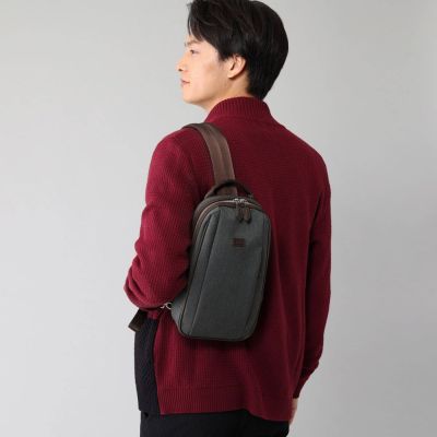 TAKEO KIKUCHI กระเป๋าสะพายไหล่ SQUARE SLIM SHOULDER BAG