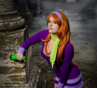 อนิเมะคอร์สเพลย์ Scooby-Doo Daphne กับผมยาวลอน