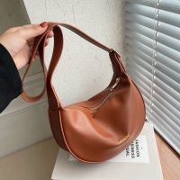 [COD] bag Messenger female 2022 early spring new large capacity casual temperament commuting dumpling