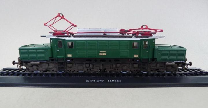 atlas-e-94-279-1955-train-1-87-diecast-model