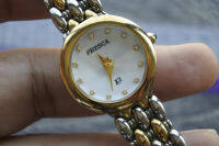 นาฬิกา Vintage มือสองญี่ปุ่น Presca ระบบ QUARTZ ผู้หญิง ทรงกลม กรอบทอง หน้าปัดเพชร หน้าปัด 28มม. สาย สแตนเลส 2 กษัตริย์ใช้งานได้ปกติ สภาพดี ของแท้ ไม่กันน้ำ