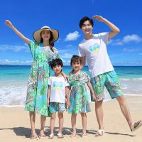 【CC】 Matching Outfits Beach Mother Daughter Dresses Dad Son T-shirt   Shorts Couple Outfit Kids Seaside