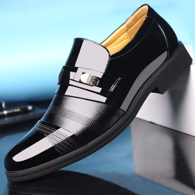 Manufacturers selling new shiny shoes men leisure shoes suit increased business in mens shoes a undertakes